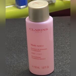 Clarins Multi-Active Revitalizing Treatment Face Essence with Hyaluronic Acid